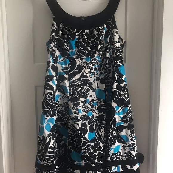 Formal dresses - Picture 5 of 6